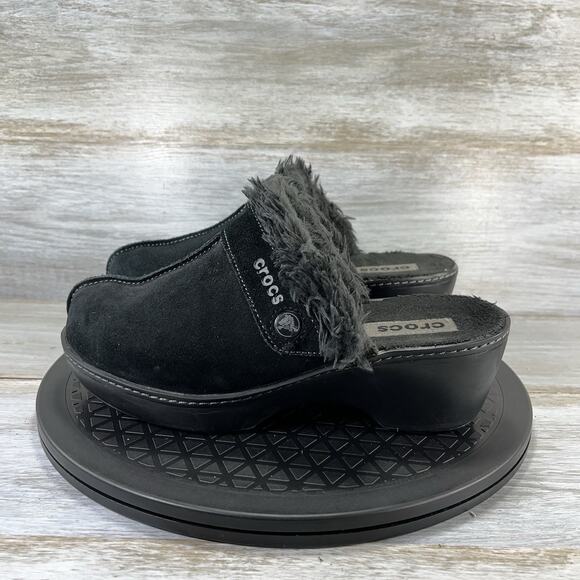 Crocs Women’s Cobbler Black Suede Faux Fur Wedge Mule Clogs Size 7 - Picture 1 of 8